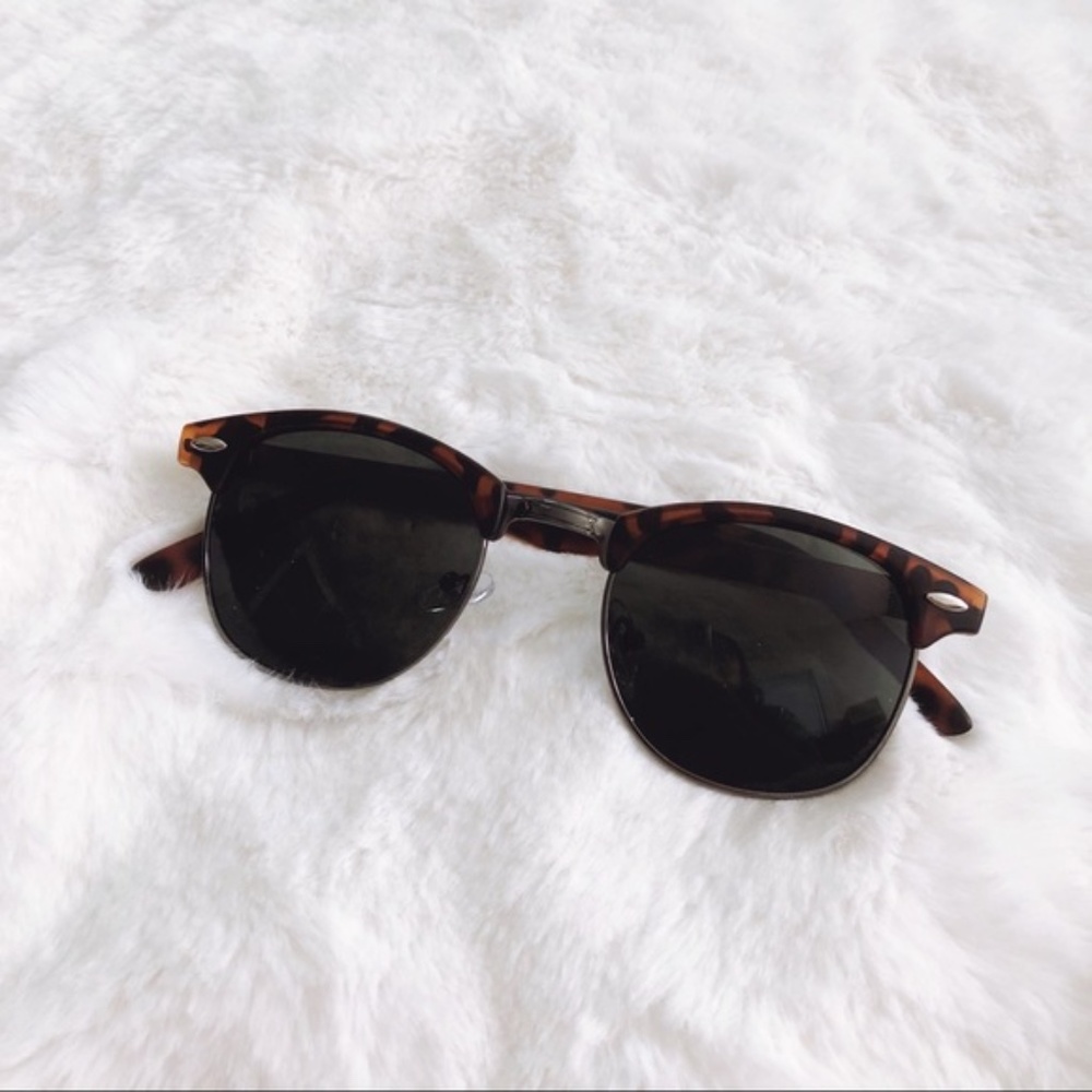 Colby Horn Rimmed Sunglasses - Picture 8 of 16